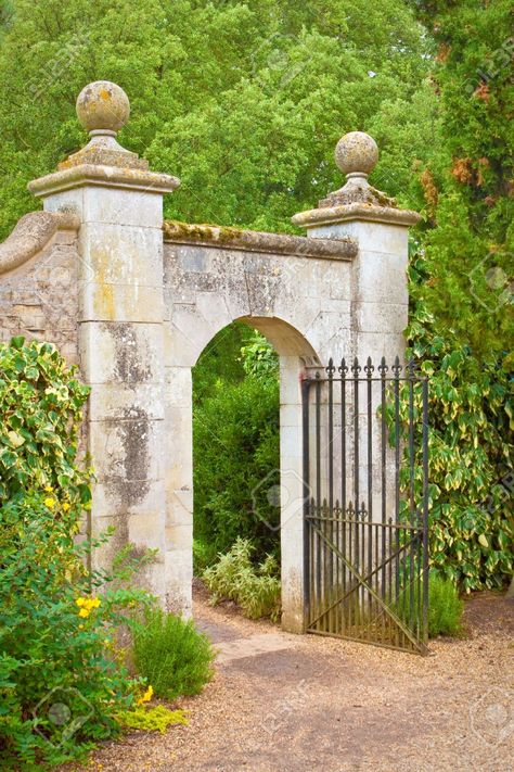 Old Garden Gates, 1800s Farmhouse, Backyard Envy, Patio Stone, Metal Garden Gates, Garden Gate Design, English Houses, Old Wooden Doors, Bohemian Garden