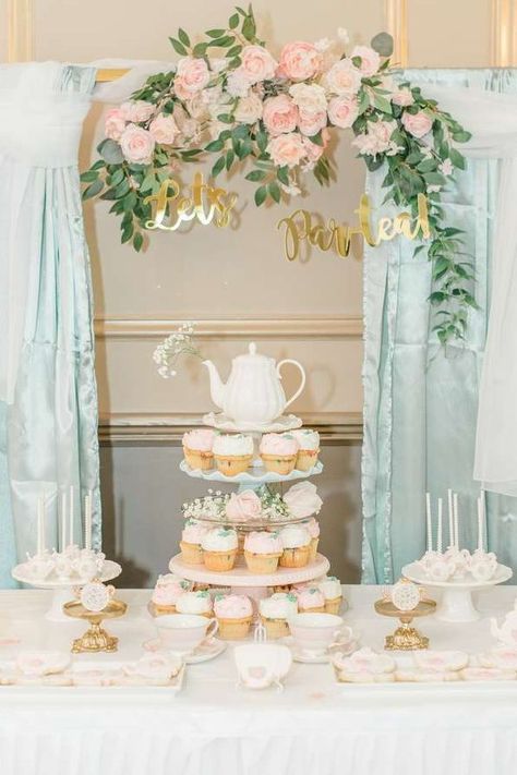 Tea Party Babyshower Girl, Tea Party Theme Cake Pops, Afternoon Tea Shower Ideas, Cupcake Tea Party, Tea Party Bridal Shower Dessert Table, Backdrop For Tea Party, Victorian Tea Party Bridal Shower Ideas, Tea Party Bridal Shower Ideas Cake, Bridal Shower Cake Tea Party