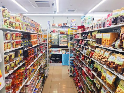 Tokyo convenient store Convenience Store Reference, Tokyo Convenience Store, Asian Convenience Store, Convenience Store Aesthetic, Vincent Core, Art Background Ideas, Background Studies, My Night Routine, Super Mercado