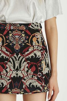 Tapestry Skirt, Edgy Boots, Nice Fashion, Jacquard Skirt, Looks Street Style, Plain Tops, Mode Inspo, Looks Style, Passion For Fashion