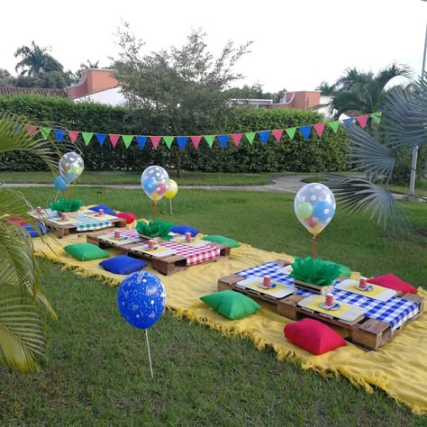 Birthday At The Park Decoration, Pokemon Picnic Party, Birthday Party Outside, Park Birthday Party Ideas, Halloween Toddler Party, Birthday Party At Park, Backyard Birthday Parties, Picnic Birthday Party, Birthday Table Decorations