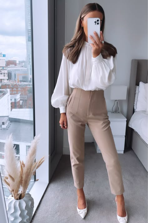 Work Office Casual Outfit, Women’s Work Blouses, Balloon Sleeve Outfit, Elegant Fashion Women, Spring Buissnes Outfits Woman, Balloon Sleeve Blouse Outfit, Classy Work Outfits Summer, Spring Elegant Outfits, White Blouse Outfit Classy