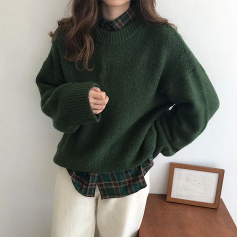 37 Green Academia Aesthetic Outfits That Are Worth Trying - Rozaliee Green Academia Aesthetic Outfit, Green Academia Aesthetic, Green Sweater Outfit, Green Academia, Academia Aesthetic Outfit, December Outfits, Dark Green Sweater, Pullovers Outfit, Academia Outfits