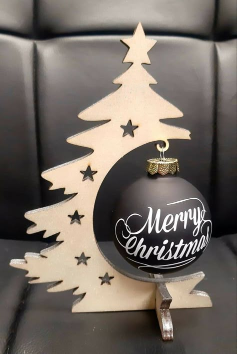 laser cut christmas ornaments. Christmas Laser Engraving Ideas, Christmas Wood Decor Ideas, Xcarve Projects, Lasercut Design Ideas, Lasercut Ideas, Lézervágott Fa, Wood Laser Ideas, Laser Cut Christmas, Christmas Decorations Diy Crafts