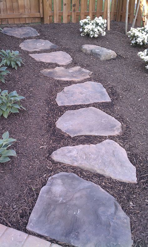 Step Stone Pathway Ideas, Garden Stone Path Walkway Ideas, Backyard Landscaping Stepping Stones, Flagstone Path With Ground Cover, Flower Bed Stepping Stones, Irregular Stepping Stone Path, Path Through Flower Bed, Stepping Stone Pavers Walkways, Stepping Stones Pathway In Mulch