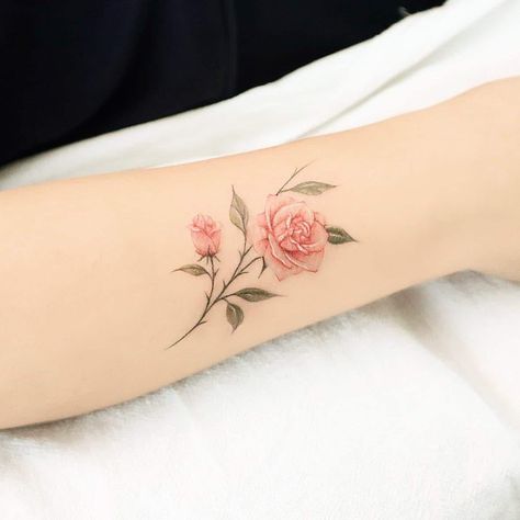 Micro Realistic Rose tattoo on arm Realism Flower Tattoo, Realism Rose Tattoo, Micro Realism Tattoo Design, Realism Tattoo Design, Micro Realism Tattoo, Microrealism Tattoo, Rose Tattoo On Arm, Micro Realism, Realistic Rose Tattoo