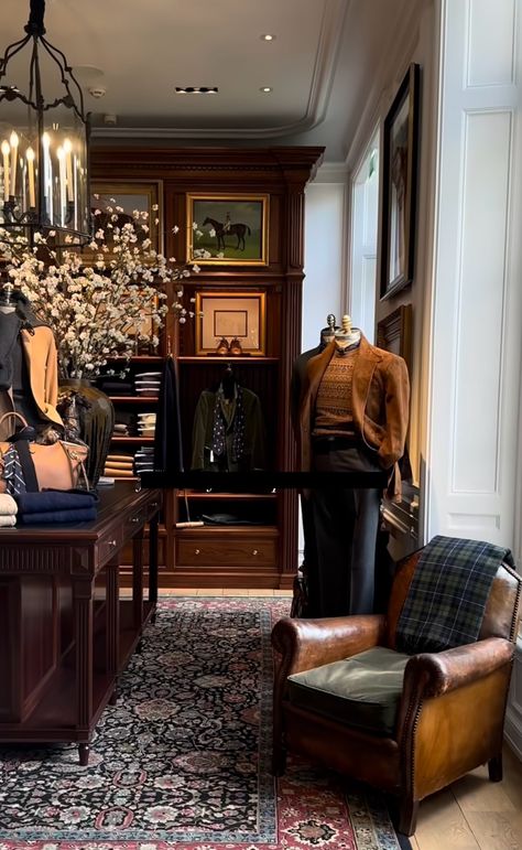 RALPH LAUREN  Paris 🇫🇷 Ralph Lauren’s Home, Ralph Lauren Closet Ideas, Polo Home Decor, Ralph Lauren Library Interior Design, Ralph Lauren Inspired Interiors, Polo Ralph Lauren Interior Design, Equestrian Chic Decor Ralph Lauren, Ralph Lauren Living Room English Country, Ralph Lauren Man Cave