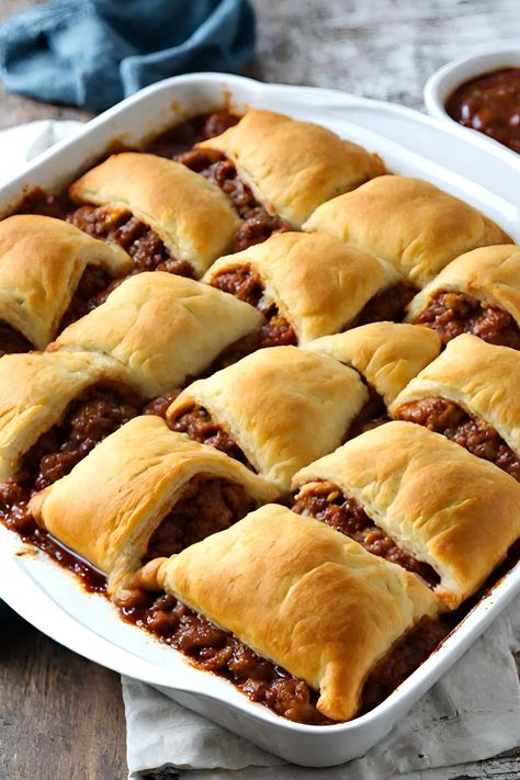 Sloppy Joe Casserole Crescent Rolls Cold Day Recipes, Casserole With Crescent Rolls, Using Crescent Rolls, Homemade Sloppy Joe Sauce, Crescent Roll Recipes Dinner, Recipes Using Crescent Rolls, Sloppy Joe Casserole, Pillsbury Recipes, Delicious Family Meals