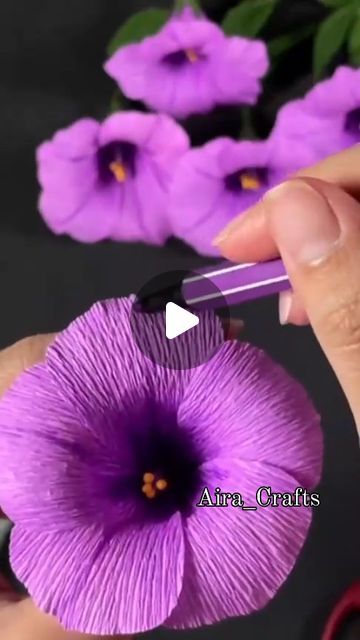 Making Crepe Paper Flowers, Making Flowers With Crepe Paper, How To Make Flowers From Crepe Paper, Paper Flower Crepe, Cray Paper Flowers Diy, Diy Flower Making, Flowers Making Crafts Paper, Large Paper Flowers Diy Easy, How To Make Crepe Paper Flowers