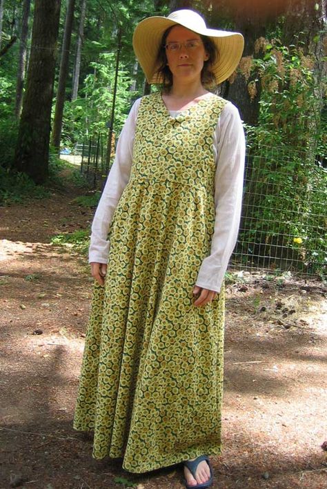 Free Jumper Dress Patterns For Women, Modest Jumper Dress, Free Jumper Sewing Patterns For Women, Jumper Dress Pattern Free, Amish Dress Pattern, Prairie Dress Pattern Free, Farm Dress Pattern, Cottagecore Maxi Dress, Jumper Patterns For Women