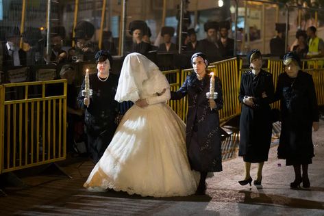 Jewish Marriage, Kawaii Clothes Goth, Jewish Weddings, Jewish Women, Groom And Groomsmen Attire, Jewish Culture, My Tribe, My Land, Arranged Marriage