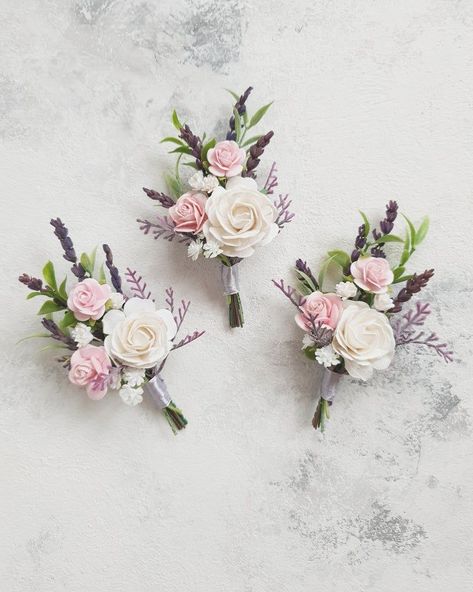 Lilac Boutonniere, Diy Boutonniere Wedding, Groomsman Boutonniere, Baby Breath Flower Crown, Brooch Making, Pink Boutonniere, Diy Boutonniere, Blue Flower Crown, Homemade Wedding Favors