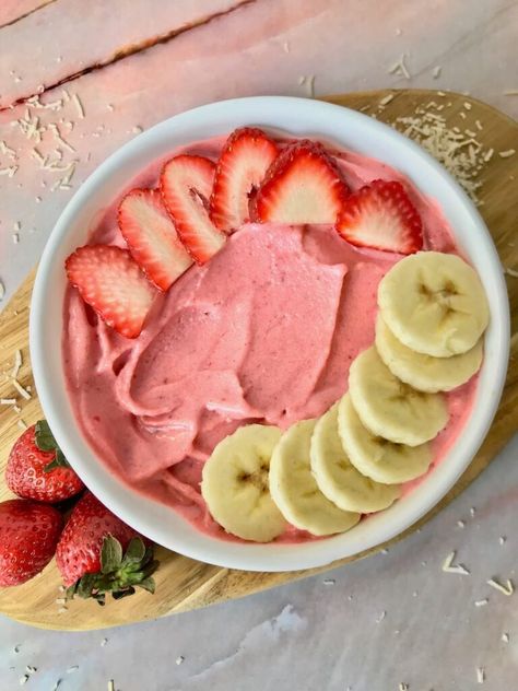 This strawberry banana smoothie bowl is easy to make and such a tasty, healthy treat! Add any toppings you like! What To Do With Strawberries, Yogurt Recipes Healthy, Strawberries And Bananas, Plant Based Smoothies, Strawberry Smoothie Bowl, Smoothie Bowl Recipe Healthy, Banana Smoothie Bowl, Plant Milk, Healthy Yogurt