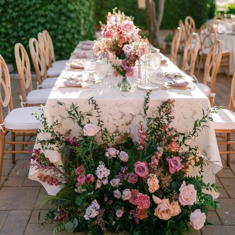 Ybarra Events | I love to cap the ends of banquet tables with flower arrangements. 🌸 @viansasonoma @encoreeventsrentals @thistleandblooms @zhazha… | Instagram Wedding 2025, Banquet Tables, Flower Display, Wedding Aesthetic, Bat Mitzvah, Floral Arrangement, Floral Arrangements, Flower Arrangements, Bat