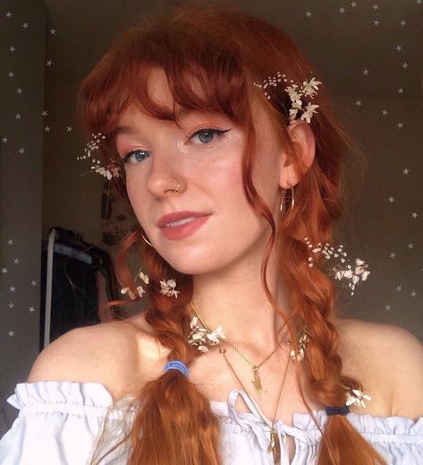 ❁ ➶ ☼ MATHILDA ❁ ➶ ☼ on Instagram: “Channeling Virgo energy today✨🕊🌾 ✨ ps: check @liberty.mai ‘s photo later for the full outfit 🌛✨🌜✨” Cute Ginger Hairstyles, Mai Su, Cottagecore Hairstyles, Mathilda Mai, Liberty Mai, Cottagecore Hair, Virgo Energy, Fairy Hair, Flowers In Her Hair