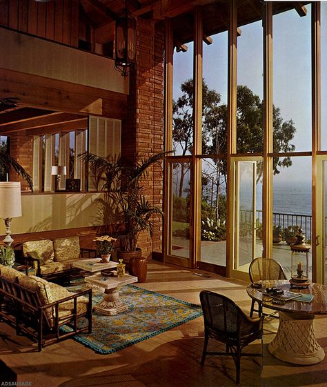 1960 Modern Interior, 70s Jungle House, 60s Mcm Home, House Design 70s, 1960 House Interior, 60s House Design, 1970 Mid Century Modern Homes, 70s Vintage Interior Design, 70s Post Modern Interior Design