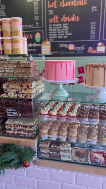 The Cake Bake Shop, Cute Bakery Ideas, Bakery Astethic, Small Cake Shop Design, Cake Shop Ideas, Confectionery Shop Design, Bake Shop Interior, Dessert Shop Interior, Cake Shop Aesthetic