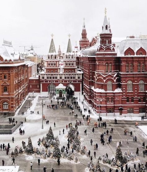 Downfall Aesthetic, Moscow Winter, Red Square Moscow, Moscow Red Square, Moscow Travel, Russia Aesthetic, Peru Travel Guide, Red Inspiration, Fire Photo