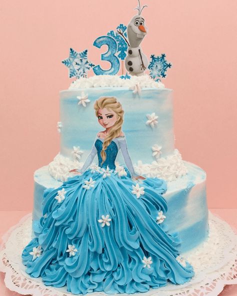 Elsa Birthday Cake Ideas, Elsa Cake Design, Frozen Cake Designs, Frozen Doll Cake, Princess Theme Cake, Elsa Birthday Cake, Doll Cake Designs, Frozen Birthday Party Cake, Frozen Themed Birthday Cake