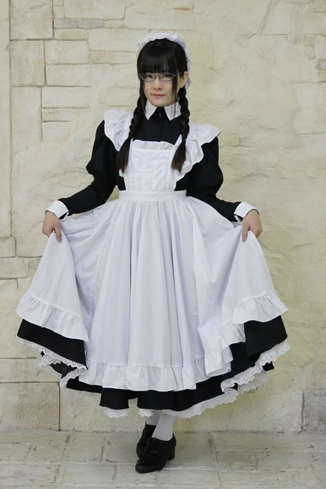 Maid Dress Pose, Maid Reference, Maid Pose, Maid Dress Uniform, Maid Uniform, Maid Cosplay, Clothes Reference, Maid Outfit, Pose Ref