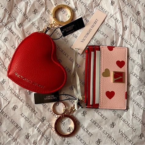 Heart Coin Purse, Heart Coin, Pink Keychain, Inside My Bag, Purse Essentials, Accessories Pink, Girly Bags, Lipstick Red, What In My Bag