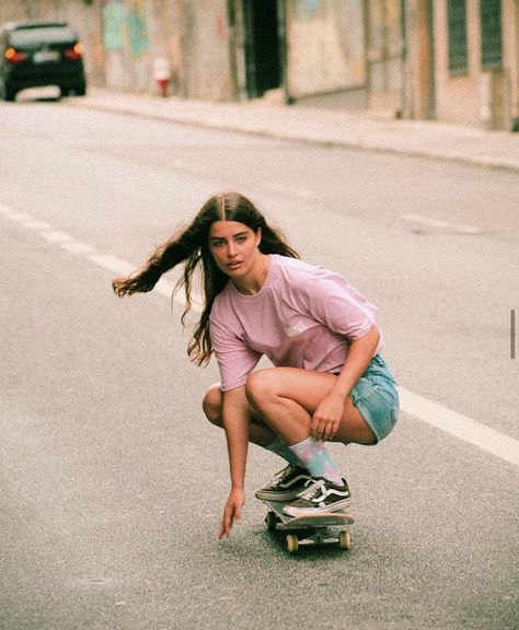 Skateboarding Reference Pose, Skate Board Pose Reference, Person Skateboarding Reference, Skateboard Senior Photos, Skateboard Photoshoot Ideas, Skater Poses Reference, Skateboard Photography Aesthetic, Skating Poses Skateboard, Skater Girl Photoshoots