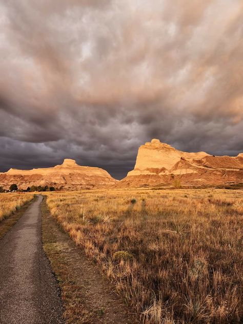 Scottsbluff National Monument Scottsbluff National Monument, Nebraska Landscape, Scottsbluff Nebraska, American Southwest, National Monuments, Old West, Nebraska, Monument, Country Roads