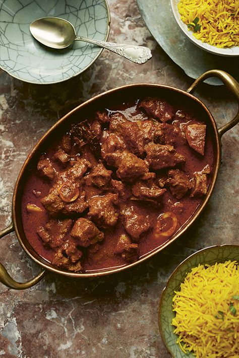 Muslim rogan josh | Food and Travel Magazine Rogan Josh Recipe, Bible Food, Lamb Rogan Josh, Saffron Chicken, Kashmir Valley, Rogan Josh, Bhaji Recipe, Pasta E Fagioli, Chapati