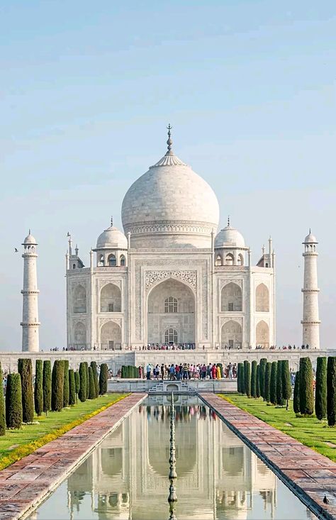 Indian Islamic Architecture, Taj Mahal Photo, Taj Mahal Image, تاج محل, Gate Pictures, Iphone Wallpaper Photography, Green Scenery, Taj Mahal India, Mughal Architecture