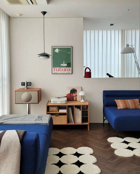 Colorful Midcentury Modern Bedroom, Modern Art Deco Home, Deco Studio, Dream Apartment Decor, Dekorasi Kamar Tidur, Apartment Decor Inspiration, Apartment Inspiration, Room Inspiration Bedroom, Room Ideas Bedroom