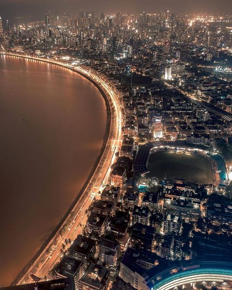 Wassup Mumbai on Instagram: “At night, when the whole coastline lights up, it justifies its other moniker i.e. Queen's Necklace. The whole curve of the coastline,…” Marine Drive Mumbai, Wankhede Stadium, Marine Drive, Gold City, City Of Dreams, Mumbai City, Arabian Sea, Night View, Crescent City