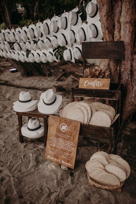 Colombian Wedding, Bride Tips, Creative Wedding Favors, Inexpensive Wedding Favors, Wedding Favors And Gifts, Beach Wedding Reception, Boho Beach Wedding, Summer Beach Wedding, Wedding Favors Cheap