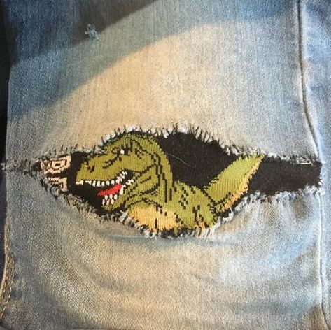 15 Times People Saved Ruined Clothes With Some Creativity Patch Holes In Jeans, Holes In Jeans, Ruined Clothes, Clothing Repair, Pen Stain, Visible Mending, Knee Patches, Jeans Diy, Patched Jeans