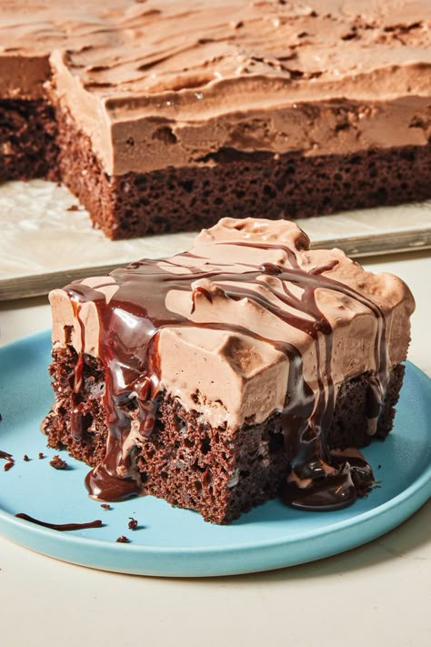 35 Chocolate Cake Mix Recipes to Satisfy Your Sweet Tooth Cake Mix Hacks, Chocolate Cake Mix Recipes, Oreo Cookie Cake, Homemade Ice Cream Cake, Easy Bundt Cake, Cake Mix Desserts, Postre Keto, Ice Cream Cake Recipe, Chocolate Cake Recipes