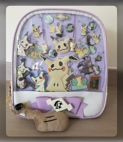 Pokemon Ita Bag, Mimikyu Backpack, Badge Making Ideas, Pet Cemetery Ideas, Itabag Ideas, Geek Bag, Pin Display Bag, Boba Kawaii, Ita Bag Ideas