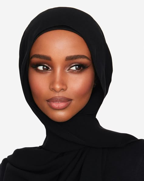 Hijab Makeup, Dark Eyeshadow, Slimmer Face, Warm Skin Tone, Mode Turban, Work Makeup, Brown Skin Makeup, Edgy Makeup, Soft Glam