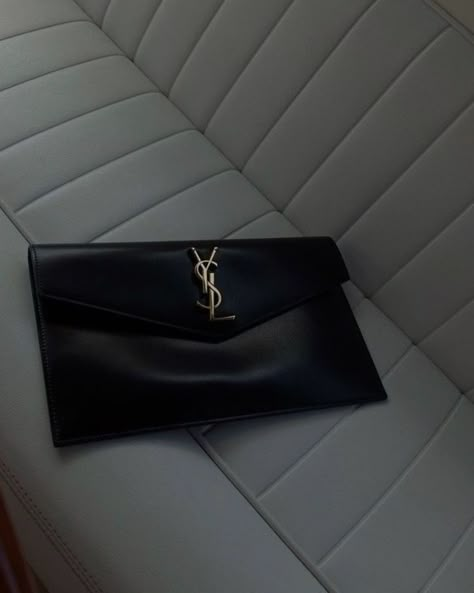 Ysl Black Clutch, Black Clutch Aesthetic, Ysl Clutch Outfit, Old Money Bags, Ysl Girl, Clutch Outfit, Smart Casual Women Outfits, Ysl Clutch, Smart Casual Women