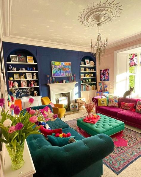 Sitting Room Decor, Maximalist Home, Colourful Living Room, Maximalist Decor, Style Deco, Living Room Inspo, Colorful Furniture, Cozy Living Rooms, Apartment Ideas