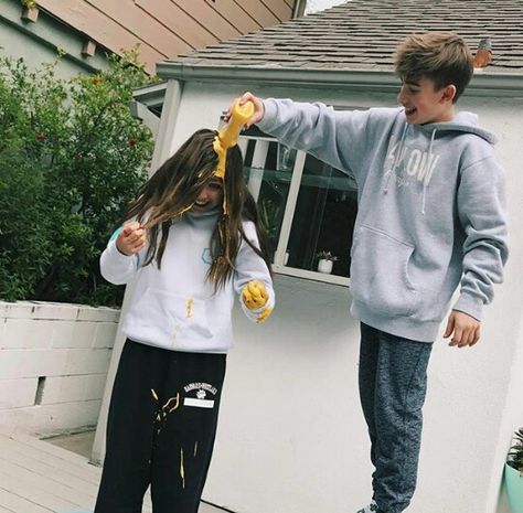 Sisters Goals, Siblings Goals, Maddie And Mackenzie, Sister Pictures, Boy Best Friend Pictures, Kenzie Ziegler, Johnny Orlando, Sister Photos, Mackenzie Ziegler