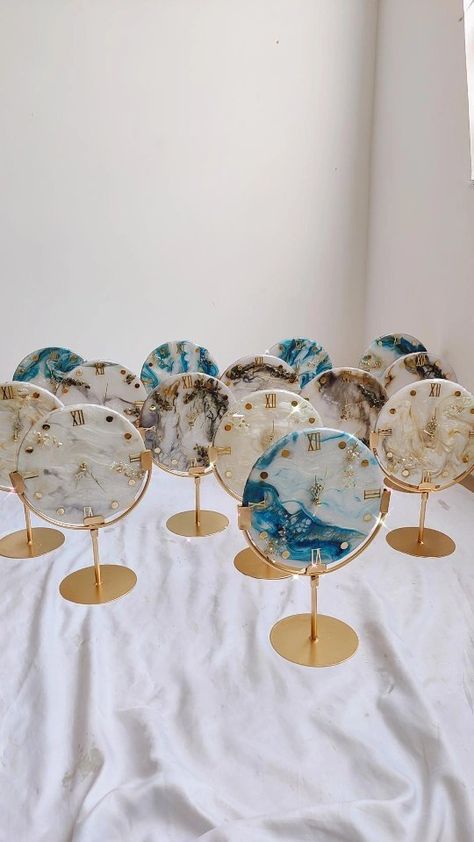 Resin Table Clock Ideas, Resin New Idea, Cute Resin Art, Resin Products Ideas, Resin Table Clock, Resin Ideas Projects, Resin Table Ideas, Resin Design Ideas, Resin For Beginners