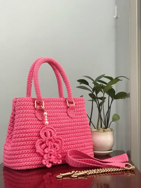 Mini Hand Bag, Free Crochet Bag, Mode Crochet, Crochet Bag Pattern Free, Crochet Clutch, Crochet Handbags Patterns, Crochet Fall, Handbag Pattern, Crochet Bags Purses