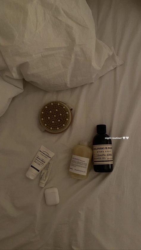 Night Routine Aesthetic, Night Care Routine, Minimalist Skincare, Lipstick Blush, Easy Coffee Recipes, Night Care, Instagram Time, Evening Routine, Instagram My Story