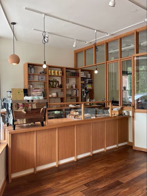 Cafe Countertops Coffee Shop, Japanese Cafe Aesthetic Interior, Tatte Cafe, Japandi Cafe, Japanese Cafe Interior, Japanese Coffee Shop, Cafe Design Inspiration, Coffee Shop Counter, Cafe Japan