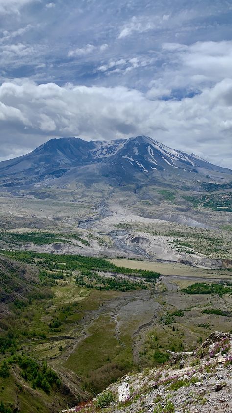 Mount Saint Helens, Saint Helens, St Helens, Here On Earth, Indie Artist, Landscape Pictures, Landscape Photographers, Volcano, Nature Photos