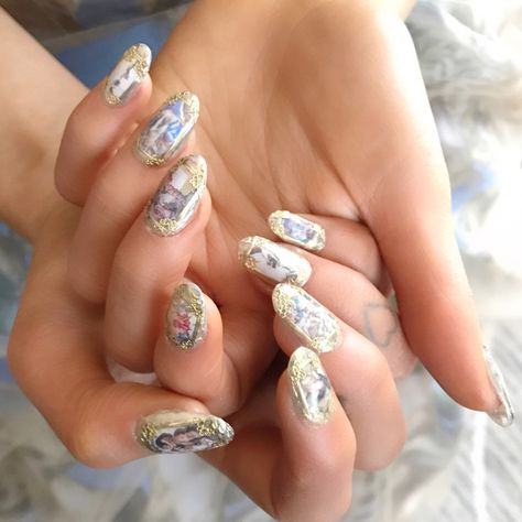 Ariana Grande Wore Tiny Sistine Chapels on Her Nails Last Night Ariana Nails, Ariana Grande Nails, Gel Nails Long, Sweetener Era, Ariana Grande Style, Simple Nail Art Designs, Holiday Nail Art, Nails Tumblr, Her Nails