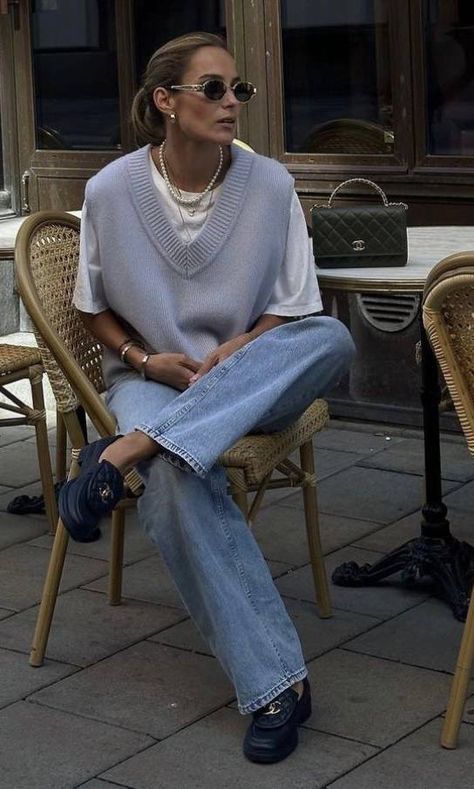 Sweater Vest Outfit, Chique Outfits, Paris Mode, Italy Outfits, Looks Street Style, Mode Inspo, Looks Chic, Outfit Inspo Fall, Mode Inspiration