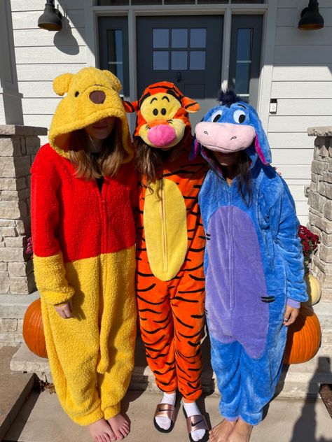 Tattoo Trio, Halloween Costume Trio, Halloween Costumes Trio, Trio Pics, Trio Friends, Trio Poses, Fun Halloween Outfits, Cute Group Halloween Costumes, Matching Halloween Costumes