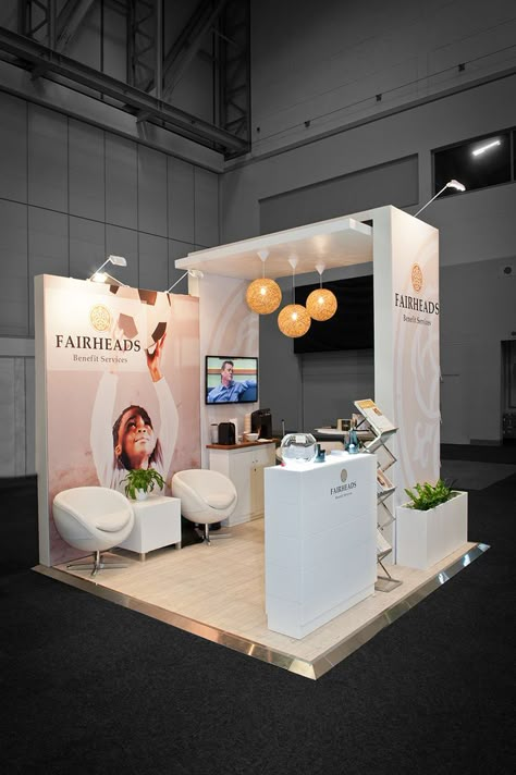 Small Booth Design, Stand Modular, Booth Design Exhibition, Creative Booths, Trade Show Booth Ideas, Small Booth, Event Booth Design, Show Booth Ideas, Expo Stand