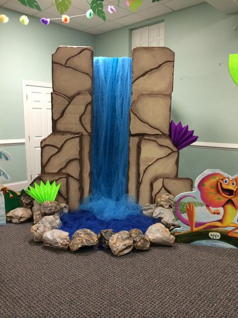 Amazing dimensional waterfall stage prop; VBS Rock Props Diy, Waterfall Diy Decoration, Cardboard Waterfall, Waterfall Prop, Diy Waterfall Decoration, Stage Props Diy, Tulle Waterfall, Vbs Shipwrecked, Waterfall Diy