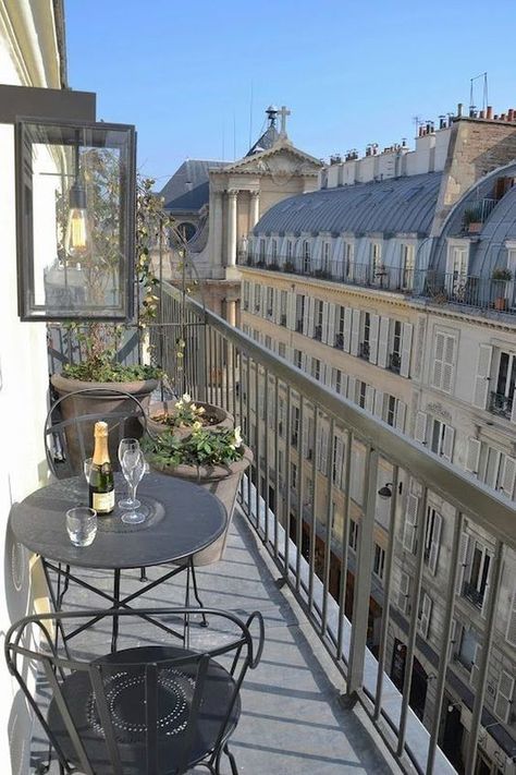 Paris Romance, Balkon Decor, Paris Dream, France Aesthetic, Paris Vibes, Parisian Life, Paris Aesthetic, Living In Paris, Apartment Balcony